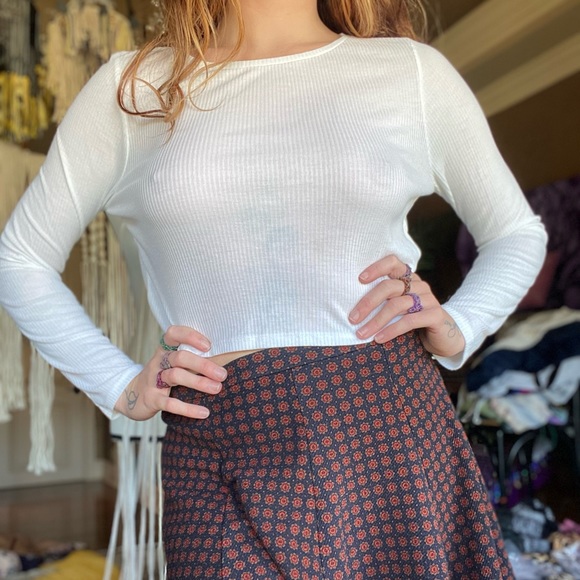 Simple White Shirt - Picture 2 of 2